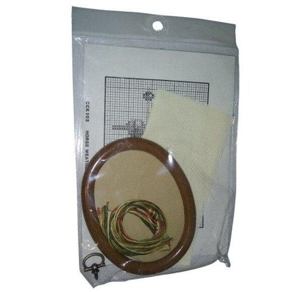 Dale Burdett Horse Weathervane Counted Cross Stitch Kit CCK102 Merry Christmas - Picture 2 of 2